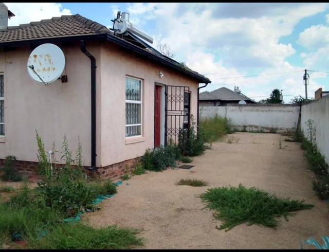 2 BEDROOM HOUSE FOR SALE IN LEHAE